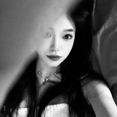 黑白女