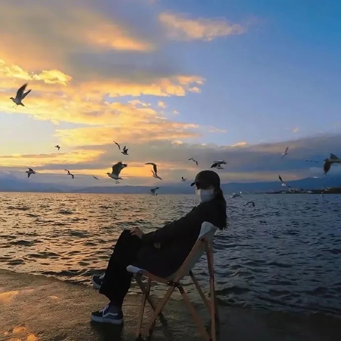 ins风景氛围感夕阳海边雪山/高级女头
图源网络.