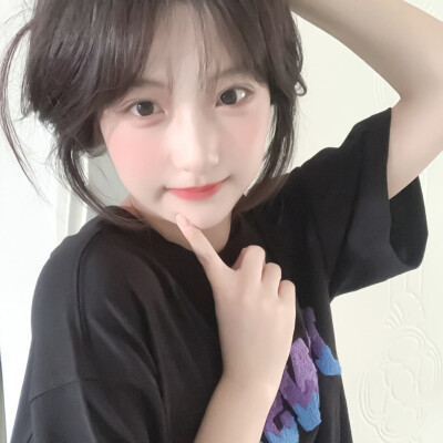 ꒰ঌ( ˶'-'˶) ໒꒱呆呆k