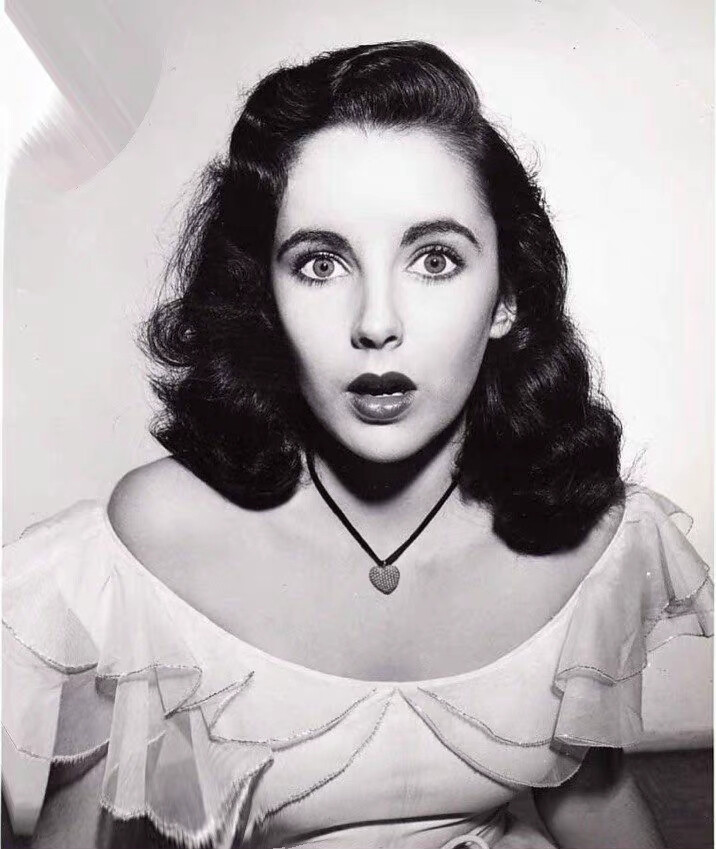  Elizabeth Taylor
