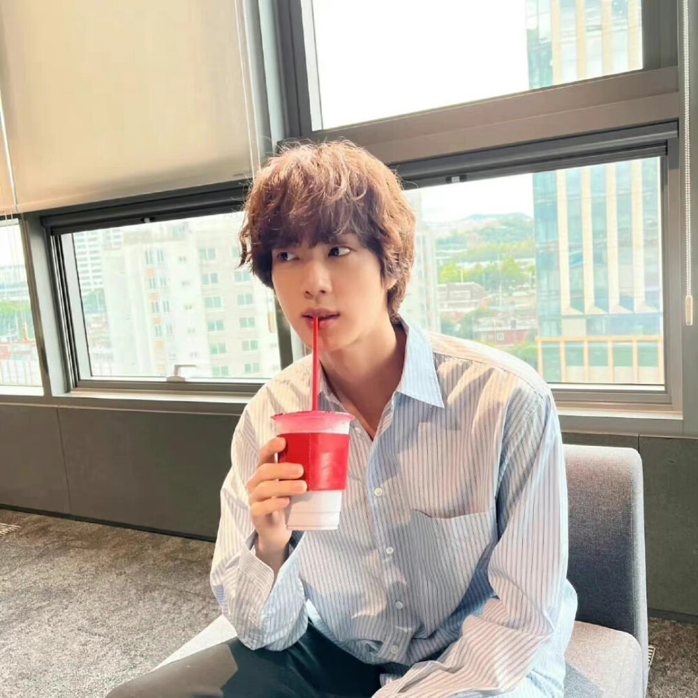 221006 金硕珍更新ins