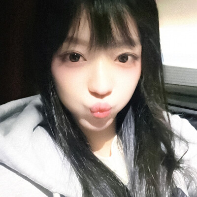 小怡摔了一跤变成小怡酱₍ᐢ •͈ ₃ •͈ ᐢ₎♡