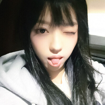 小怡摔了一跤变成小怡酱₍ᐢ •͈ ₃ •͈ ᐢ₎♡