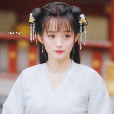 何泓姗 | 百里星轩
cr:折柳清欢渡