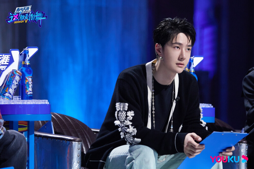 这就是街舞：
#街舞5跨界对抗火热开启##这就是街舞# 细心观察舞台细节，用心感受作品韵味@UNIQ-王一博 队长带你探索街舞宇宙中的宝藏瞬间~#王一博舞台玩家# ​​​