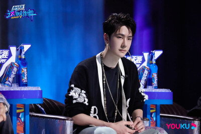 这就是街舞：
#街舞5跨界对抗火热开启##这就是街舞# 细心观察舞台细节，用心感受作品韵味@UNIQ-王一博 队长带你探索街舞宇宙中的宝藏瞬间~#王一博舞台玩家# ​​​