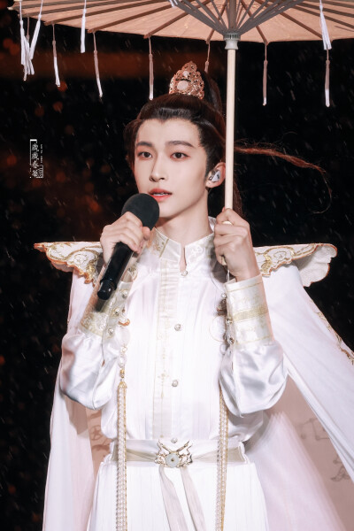 刘宇 1006 国风大典
白话文
cr.岁岁春华丨刘宇