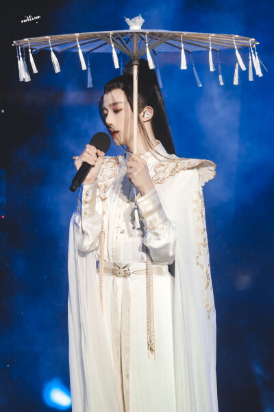 刘宇 1006 国风大典
白话文
cr.LaPivellina丨刘宇