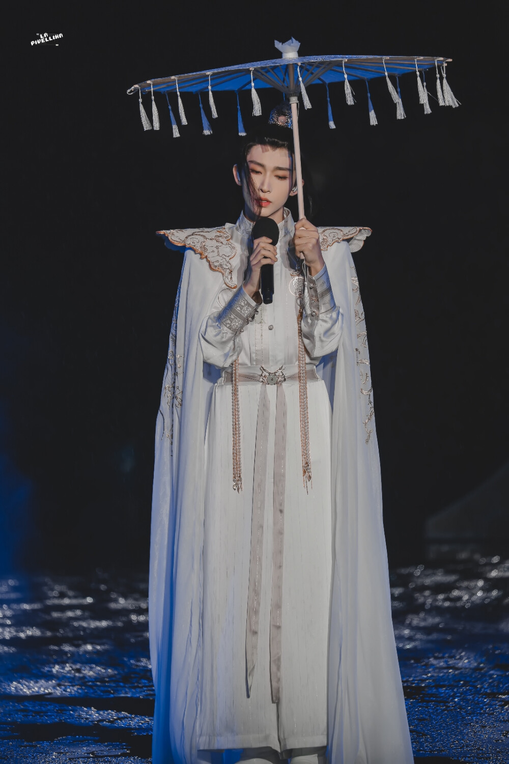 刘宇 1006 国风大典
白话文
cr.LaPivellina丨刘宇