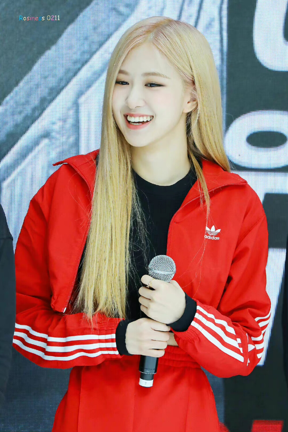 ROSÉ 朴彩英
©logo 侵权删.