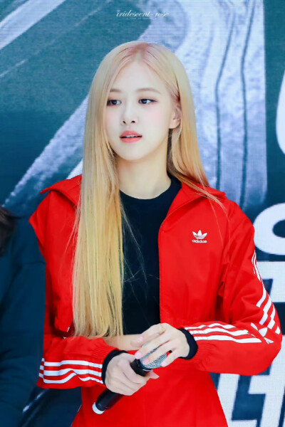 ROSÉ 朴彩英
©logo 侵权删.