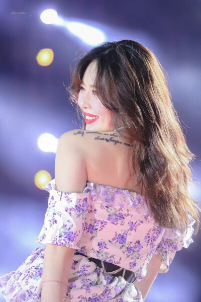 金泫雅 hyuna
©logo 侵权删.