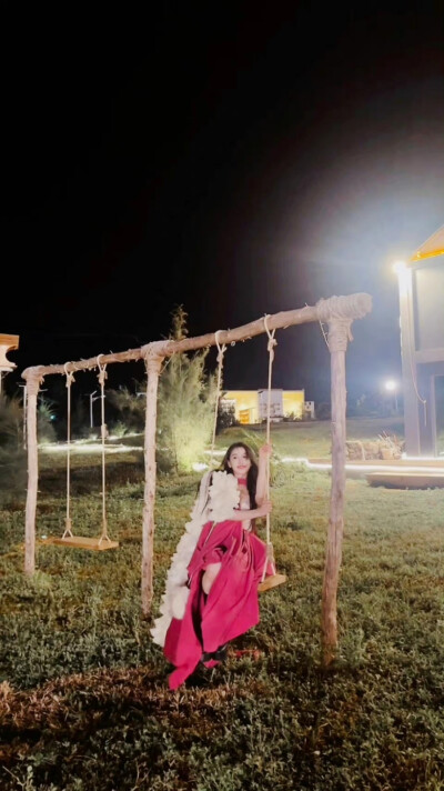 依次
樱脇咲良
田曦薇
姜贞羽
欧阳娜娜