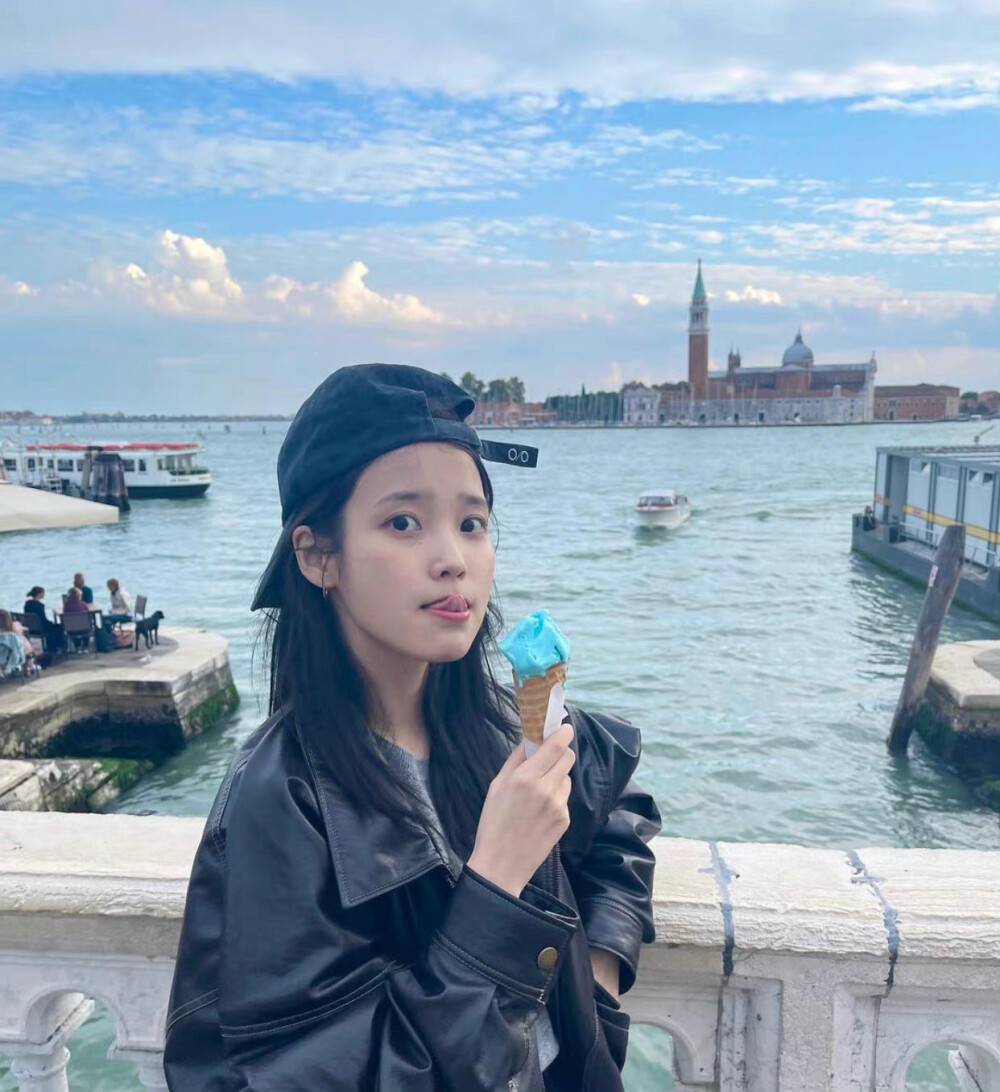 李知恩 IU