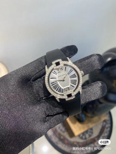 罗杰杜彼 名伶系列女表 RDDBVE0007
表盘36MM 18k白金 原钻 自动机械背透款
原价 323000元 98新 附件保卡 好价️
