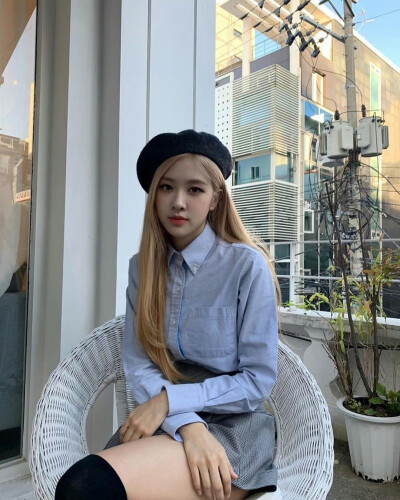 ROSÉ 朴彩英
/图源见logo ​​​侵删