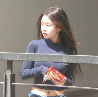 我用真心待你，但不执着于你。活在缘分里，而非关系里。