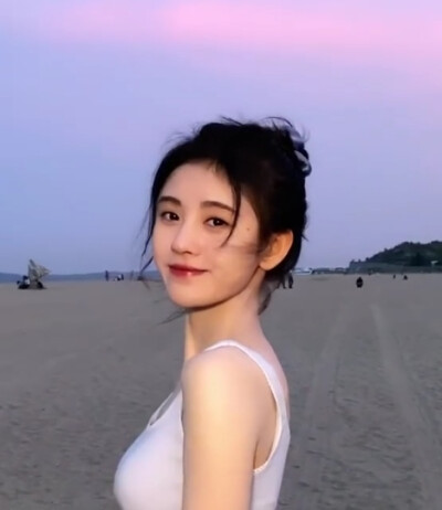 鞠婧祎美美的