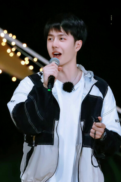 ☛ 喜欢户外录制の啵～梦回ttxs时期～超级可爱(●'◡'●) cr:logo