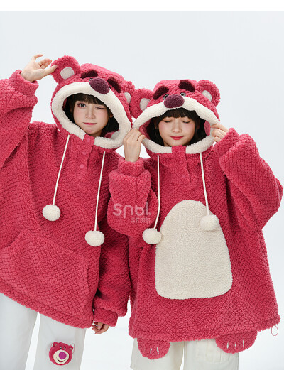 软萌可爱的草莓熊绒衫卫衣太适合跟闺蜜一起双子啦，喜欢草莓熊的姐妹们一定不要错过哦
来自: 森女部落