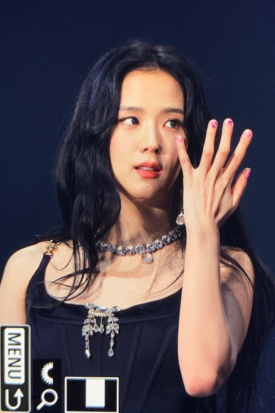 金智秀 Jisoo
cr.logo