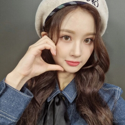 NMIXX
fromis_9
NiziU