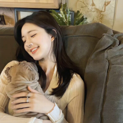 - ʸᵒᵘ ᵃʳᵉ ˢᵗⁱˡˡ ᵗʰᵉ ʳᵉᵃˢᵒⁿ ᶠᵒʳ ᵐᵉ ᵗᵒ ᵇᵉ ᵍᵉⁿᵗˡᵉ ᵗᵒ ᵗʰᵉ ʷᵒʳˡᵈ.-
你是让我对世界温柔的理由。#赵露思##周二珂#