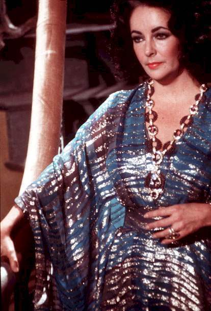  Elizabeth Taylor
