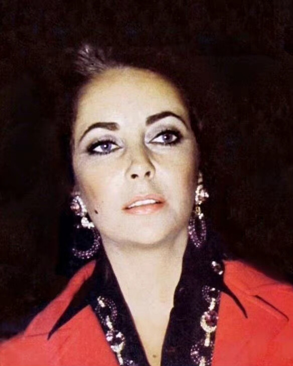  Elizabeth Taylor
