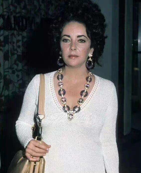  Elizabeth Taylor
