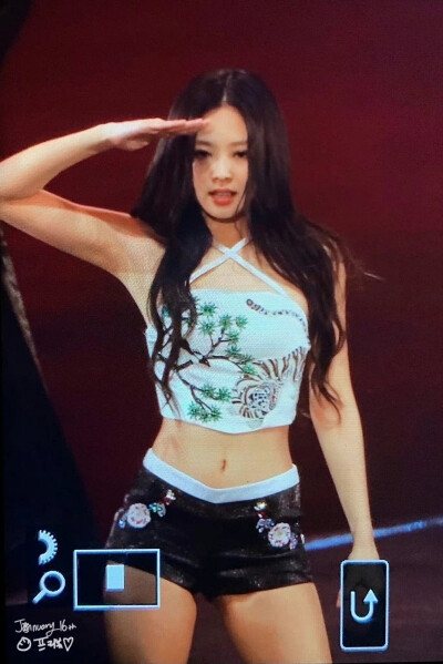 Jennie
演唱会饭拍