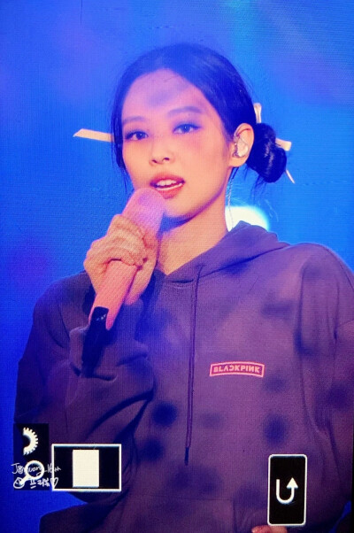 Jennie
演唱会饭拍