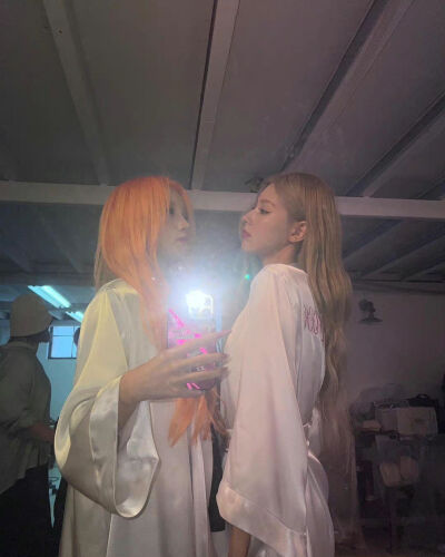 宋雨琦 曺薇娟 自拍