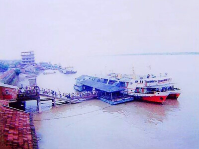 1980年代阳逻江边老码头轮渡