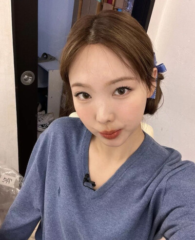 isa seeun 雪允 nayeon