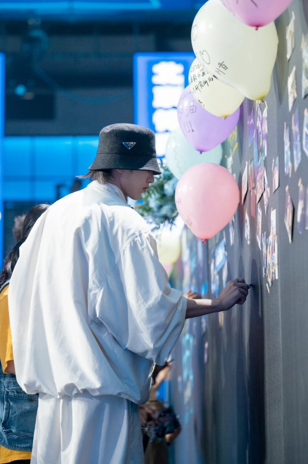 蔡徐坤
cr:wb蔡徐坤工作室