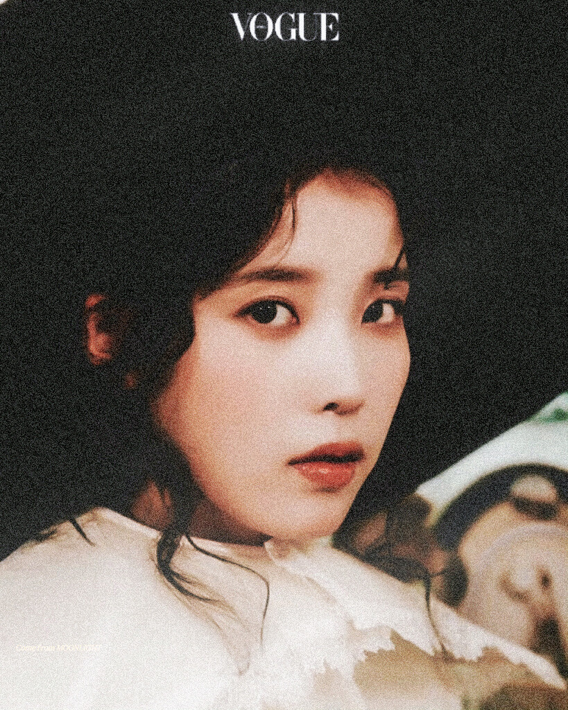 IU | VOGUE
cr:滿月不夠圓