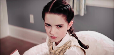 Mckenna Grace 麦肯娜·格瑞丝
淡绿色眼眸令人想起Vivien的绿眼睛