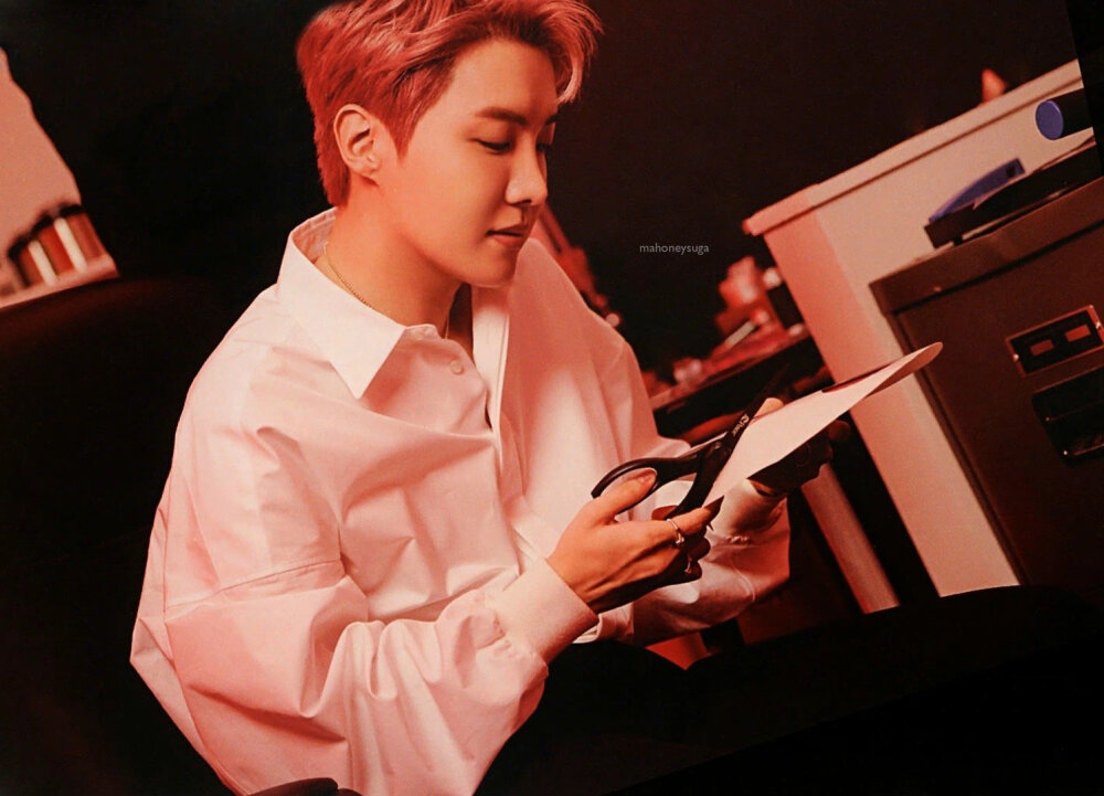 郑号锡
"Proof" Collector’s Edition Photobook扫图
cr:mahoneysuga