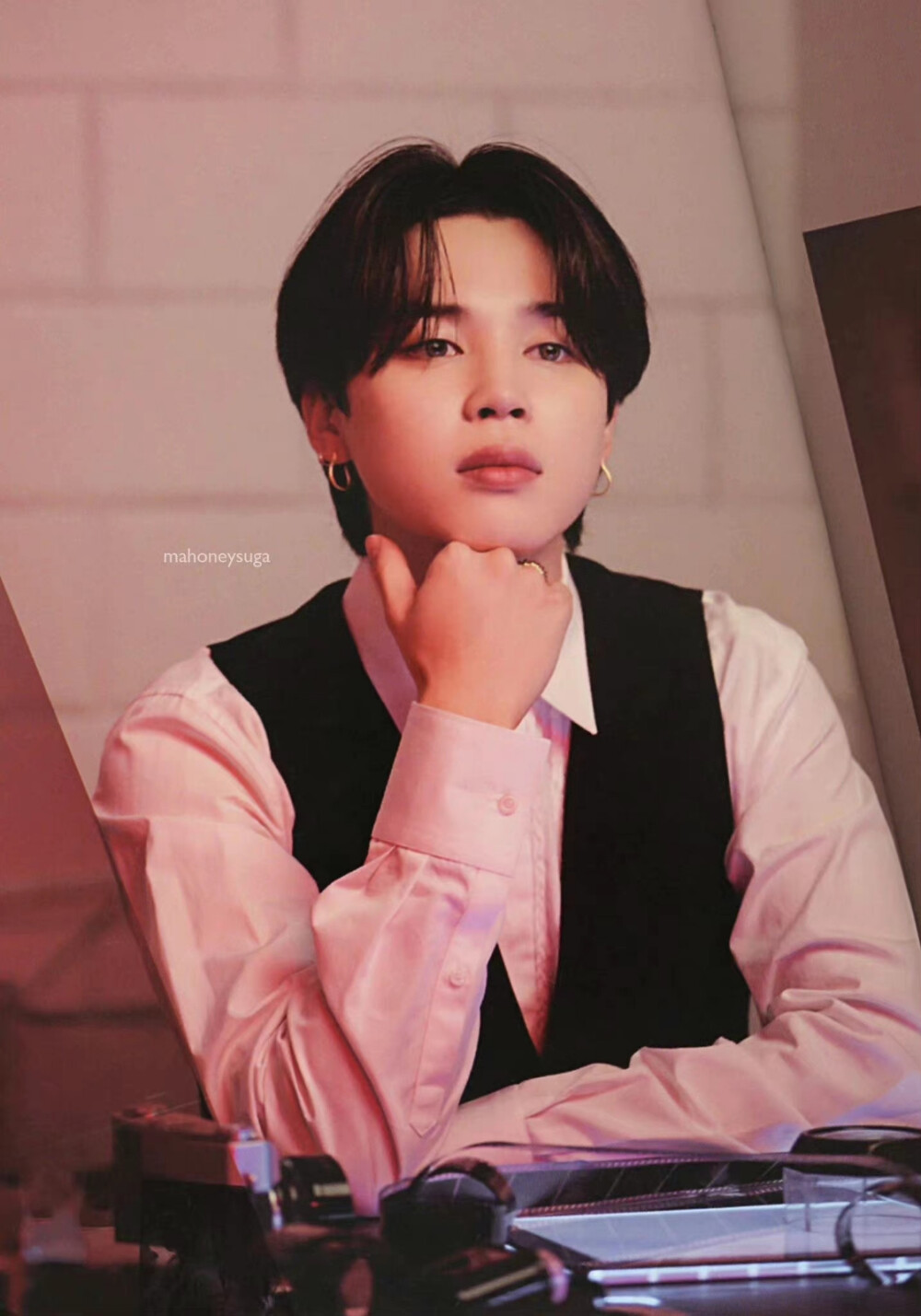 朴智旻
"Proof" Collector’s Edition Photobook扫图
cr:mahoneysuga