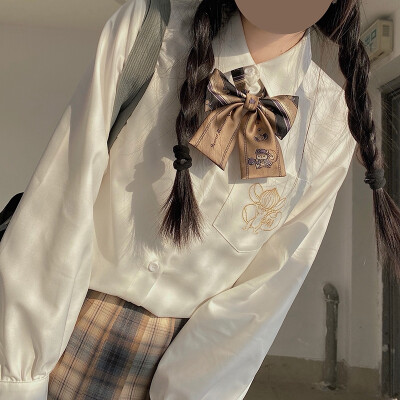 嘿嘿，我最近发现的宝藏店铺，她家的这个小裙子没有让我失望hhh~半勺子糖家的糖炒栗子！！除了同格小物还有单独原创的小物我也喜欢的~