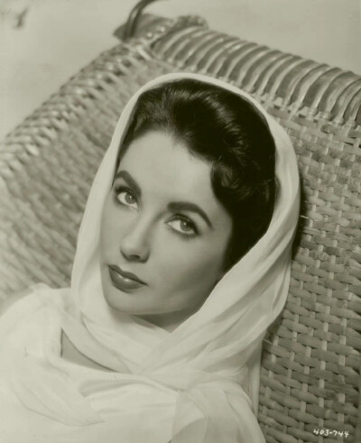  Elizabeth Taylor
