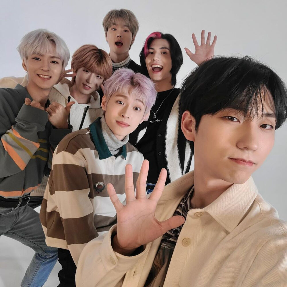 【211208】官方ig更新团体合照