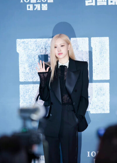 ROSé 朴彩英
/图源见logo ???侵删