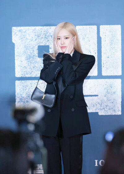 ROSé 朴彩英
/图源见logo ???侵删