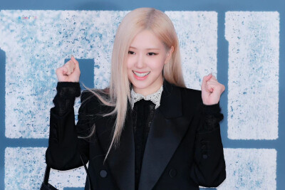 ROSé 朴彩英
/图源见logo ???侵删