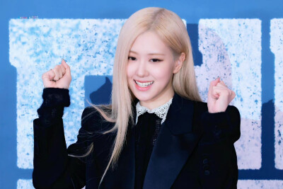 ROSé 朴彩英
/图源见logo ???侵删