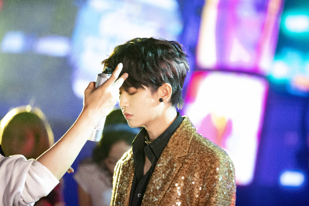 任嘉伦舞台妆
任耀希