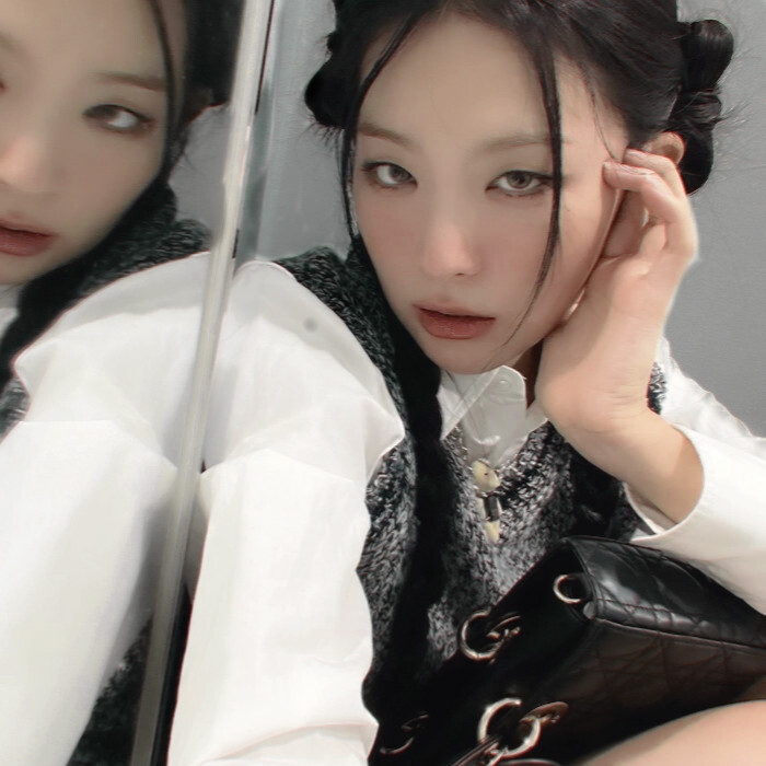 你不用故作冷淡，我没有想过继续纠缠你了，最后一次了，真的，最后一次了，送我10元子,今天是肯德基疯狂星期四吮指原味鸡+黄金脆皮鸡才九块九,我是真的不想错过。
