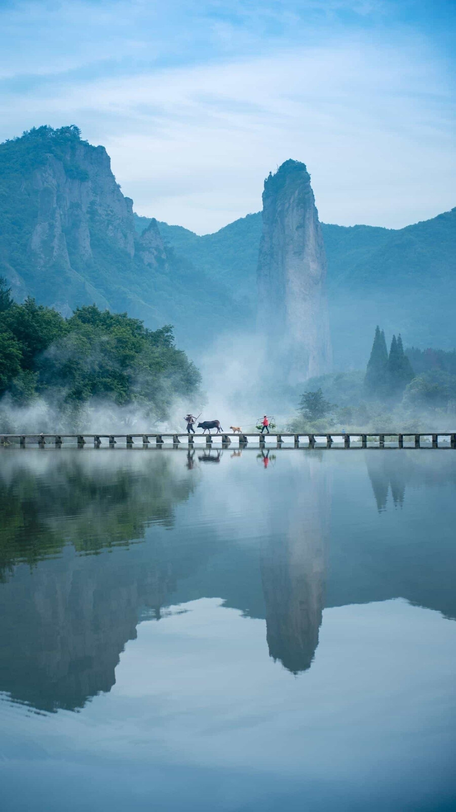 这里人文历史厚重，自然山水风光秀丽，宛若人间仙境，“仙都”之名，名副其实。©图虫创意